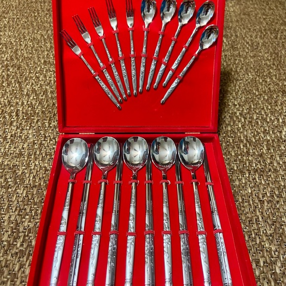 Korean Traditional Tableware Stainless Steel Forks Spoons Chopsticks Set NEW - Picture 1 of 7